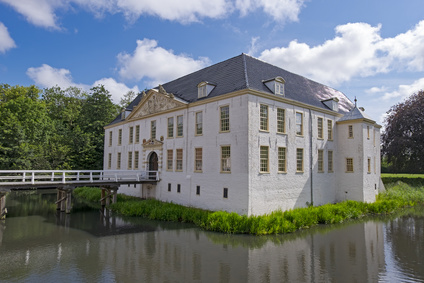 zeigt das Wasserschloss Norderburg